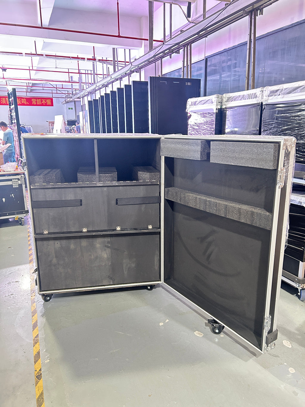 Foldable LED Poster Screen | P1.53 P1.86 P2.0 P2.5 | 640×1920mm