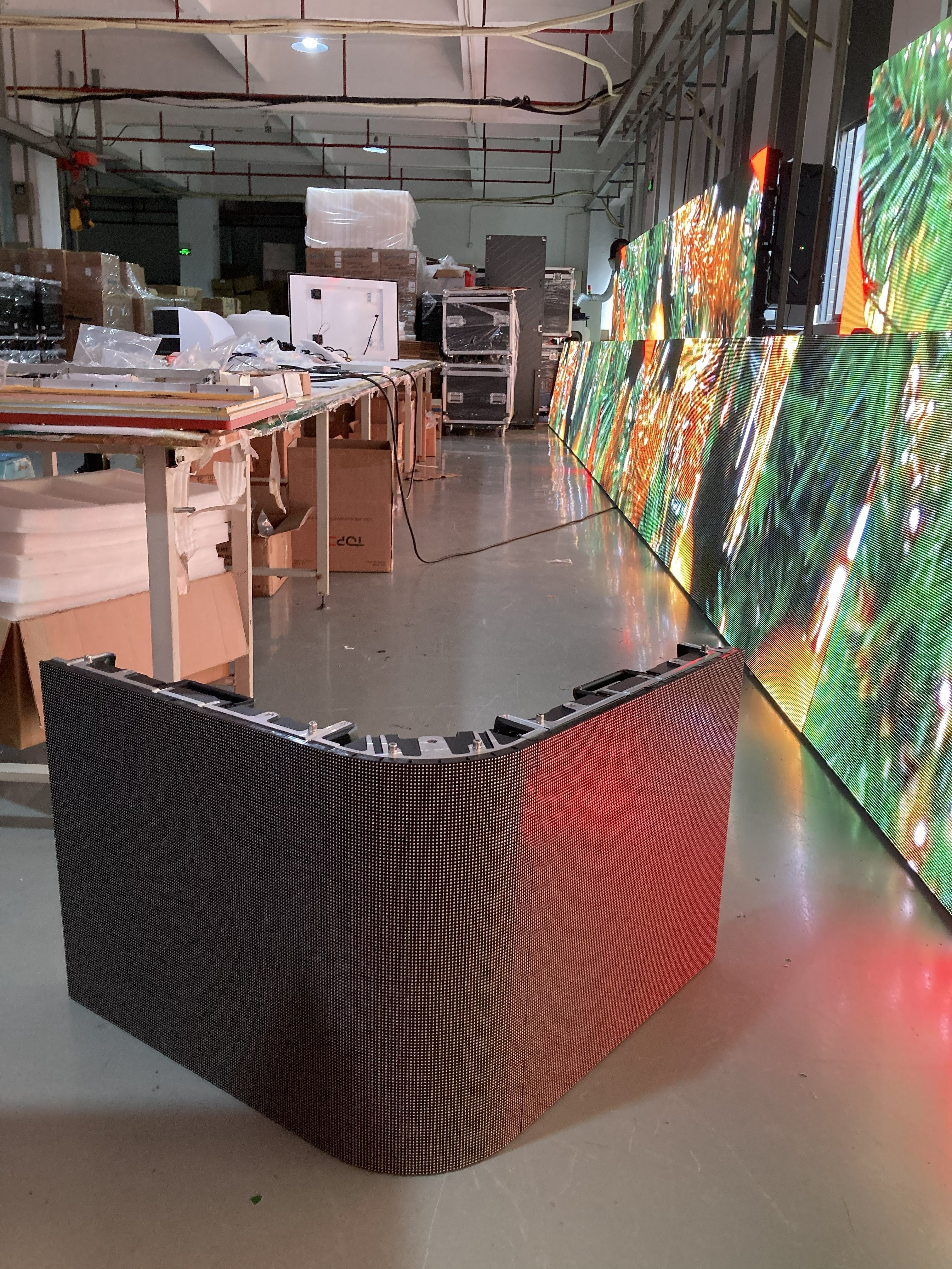 250x500mm 45° Arc Corner Rental LED Cabinet | P2.604 / P2.97 / P3.91