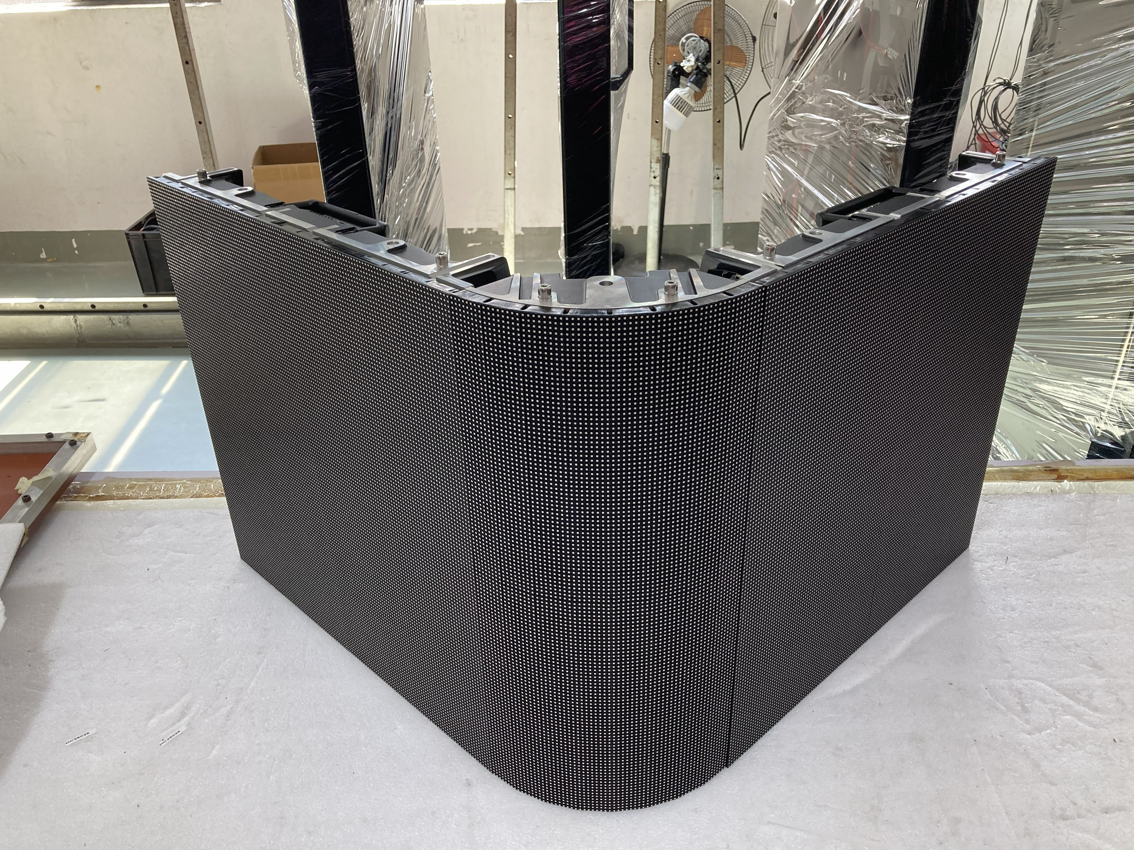 250x500mm 45° Arc Corner Rental LED Cabinet | P2.604 / P2.97 / P3.91