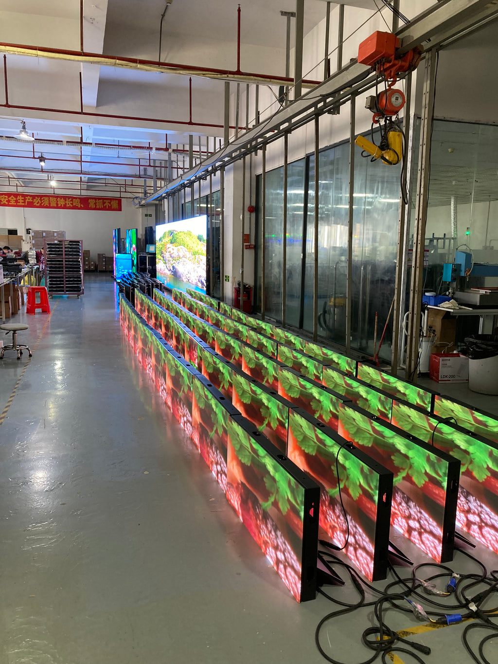 Interactive & Non-Interactive LED Floor Tile Display | P2.5 / P2.976 / P3.91 | 300–2000 nits | 3840Hz