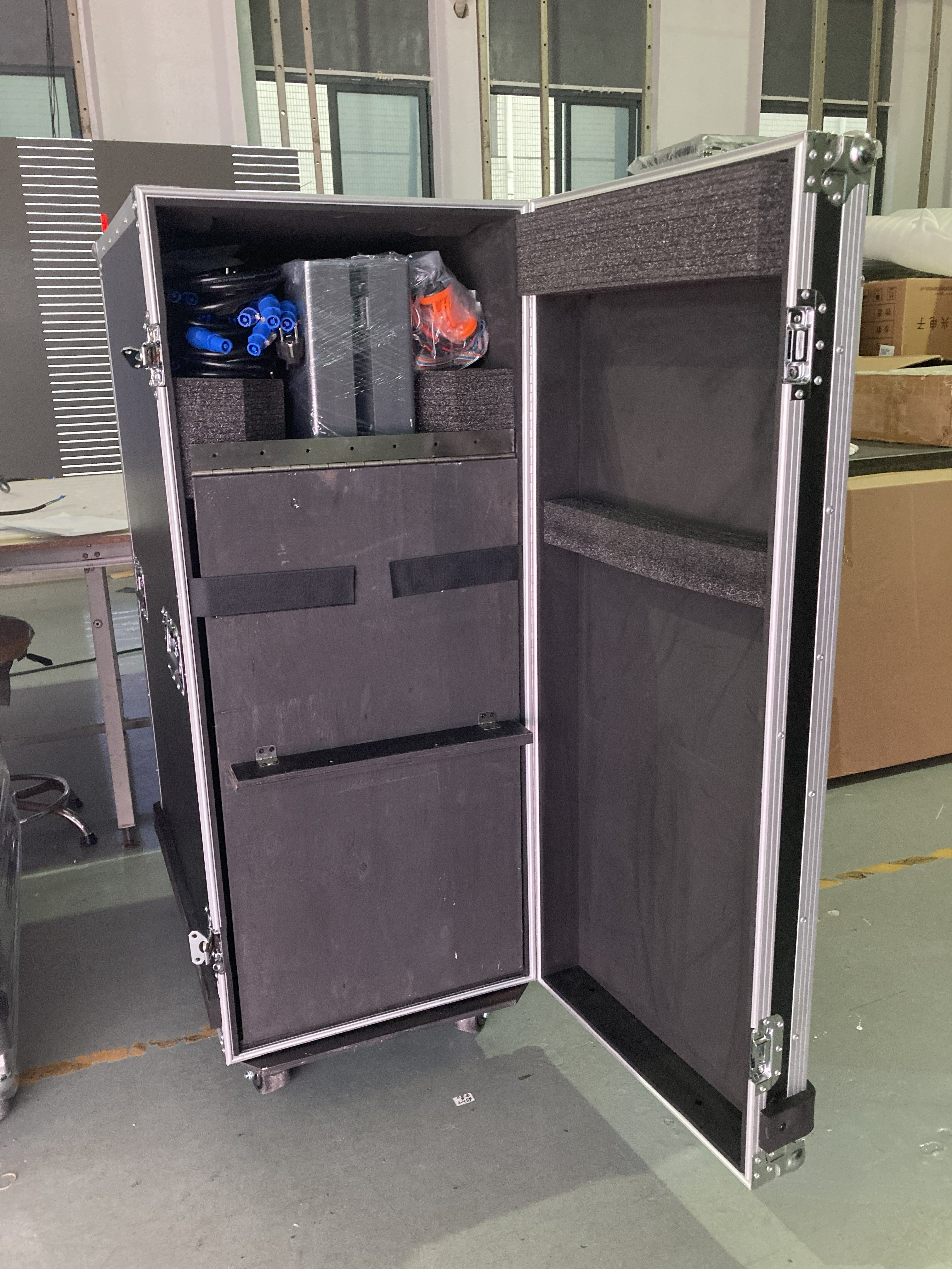 Foldable LED Poster Screen | P1.53 P1.86 P2.0 P2.5 | 640×1920mm