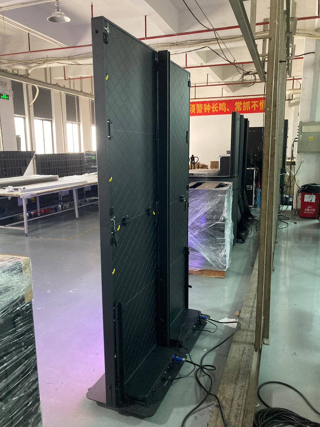 Foldable LED Poster Screen | P1.53 P1.86 P2.0 P2.5 | 640×1920mm